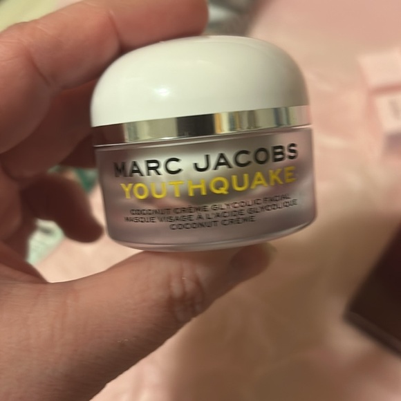 Juvia’s place,Marc Jacobs,Ardell, e.l.f. & More Beauty Lot bundle - Picture 5 of 12